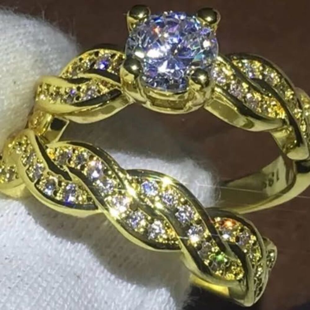 New 18k yellow gold wedding ring set